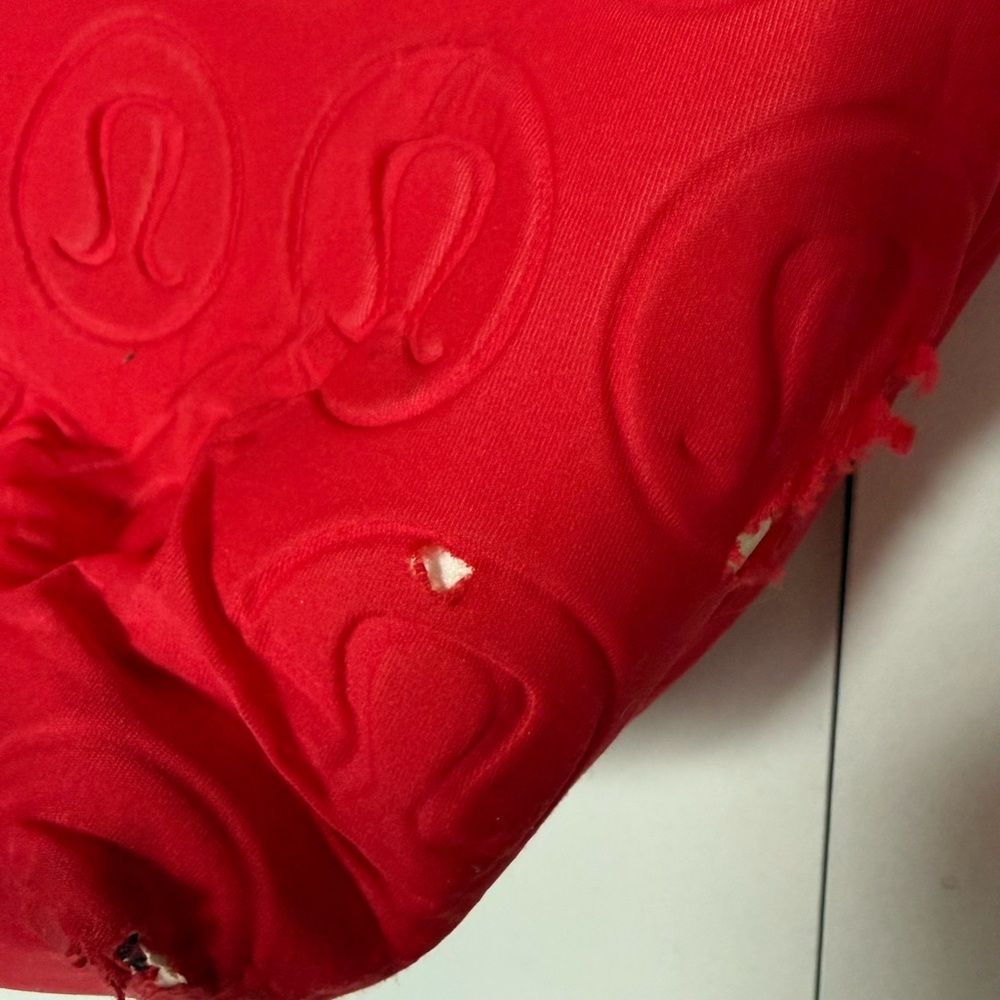 red Lululemon quilted logo gym tote bag - Picture 6 of 9